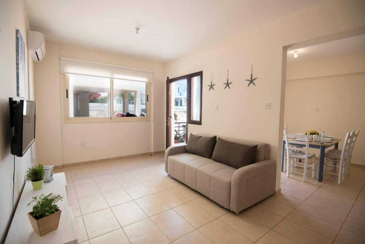 Apartments For Holidays Paralimni Luaran gambar