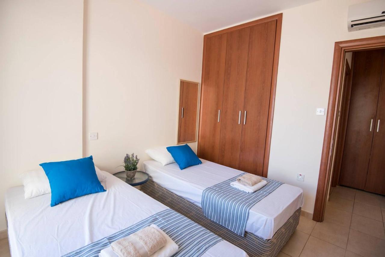 Apartments For Holidays Paralimni Luaran gambar